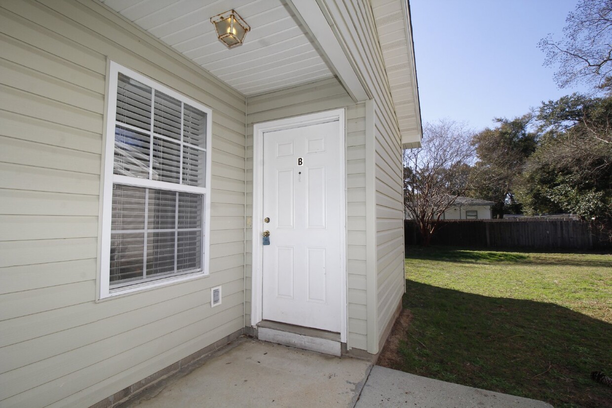 Foto principal - Inviting 2-Bedroom Home in West Pensacola ...