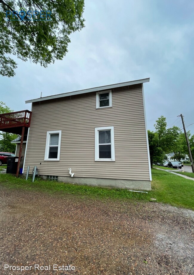 1245 S Farwell St, Eau Claire, WI 54701 House Rental in Eau Claire