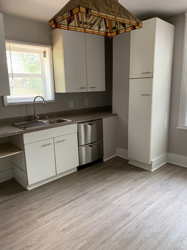 Photo - 806 N 5th Ave Apartment