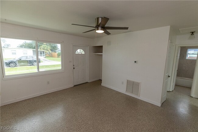 Foto del edificio - 21043 Bersell Ave