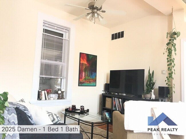 Foto del edificio - 2025 N Damen Ave
