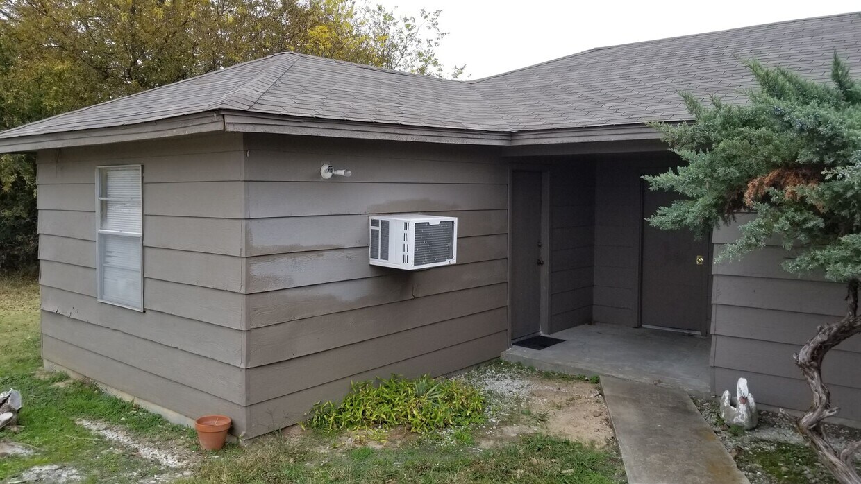 Primary Photo - COZY EFFICIENCY APARTMENT OUTSIDE OF TOWN!!!