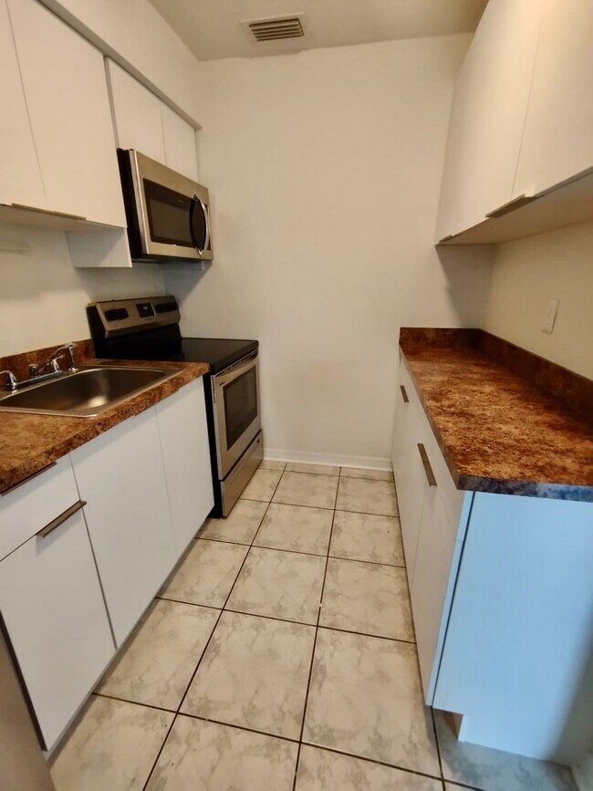 Building Photo - 224 SW 47th Terrace