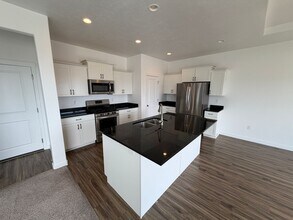 Building Photo - 8285 Lakeshore Dr