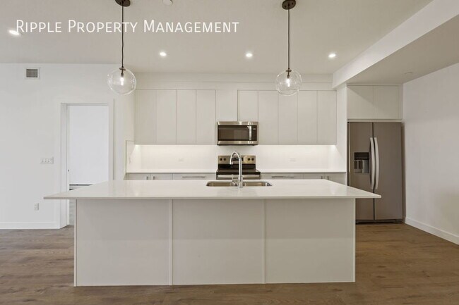 Building Photo - Modern 2 Beds, 1 Baths Apartment/Condo | 2...