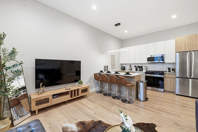 Building Photo - 6044 N Winthrop Ave