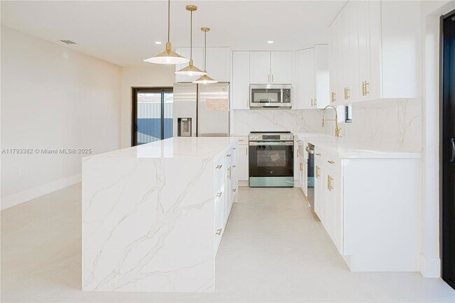 Foto del edificio - 3983 SW 2nd St