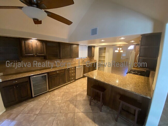 Foto del edificio - Amazing 5 BD, 3 BA House + Pool! This Oro Valley home has everything! (Lambert/La Canada)