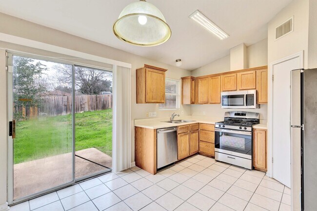 Building Photo - 7002 Colony Loop Dr