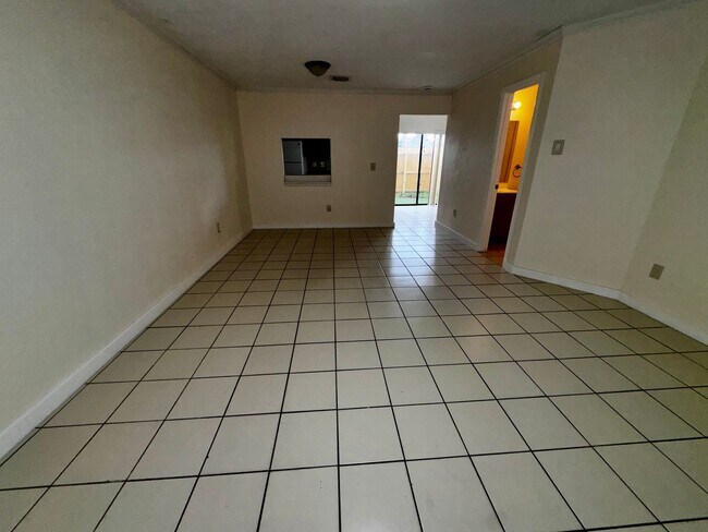 Foto del edificio - 2-bedroom 1.5  bath Hidden Creek Townhome!