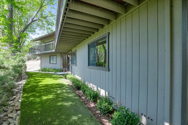 Building Photo - 12020 S El Monte Ave