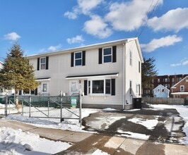 Building Photo - 72 Center St