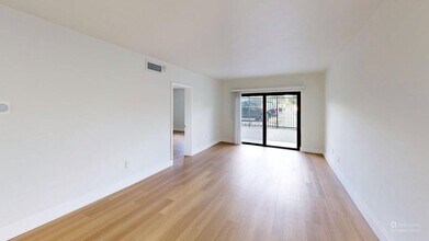 Building Photo - Aciano Hialeah