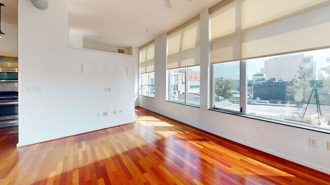 Building Photo - Bright & Sunny Two Bedroom/Two Bathroom W/...