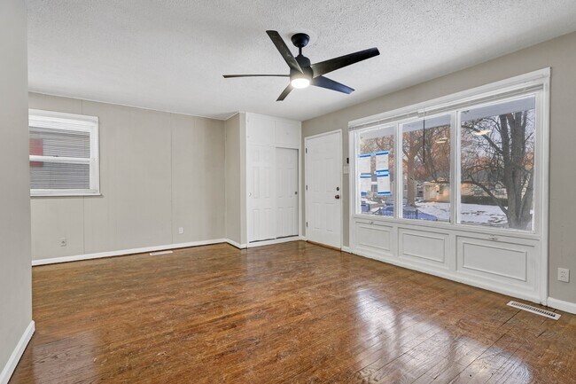 Foto del edificio - 9725 Medford Dr