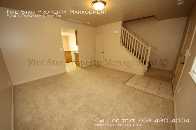 Foto del edificio - 524 Pheasant Ridge Dr