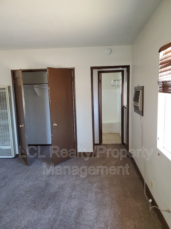 Foto del edificio - 22600 Ellis Ave