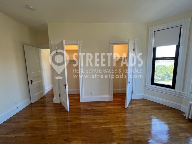 Foto del edificio - 504 Beacon St