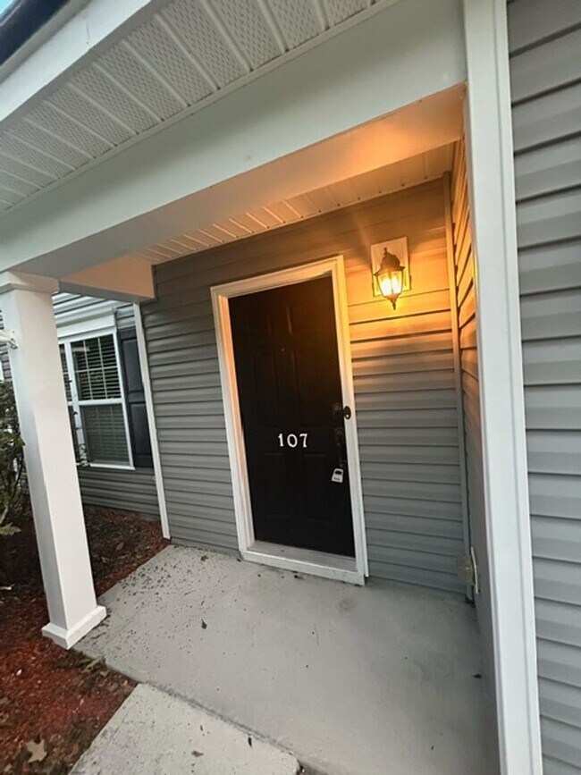 Building Photo - Arbor Oaks Subdivision 4BR 2.5Ba