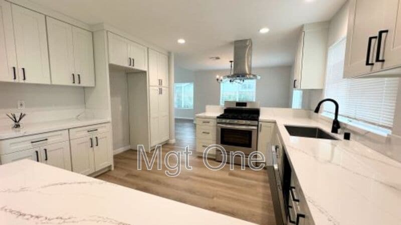 Foto principal - 1022 Blossom Hill Dr