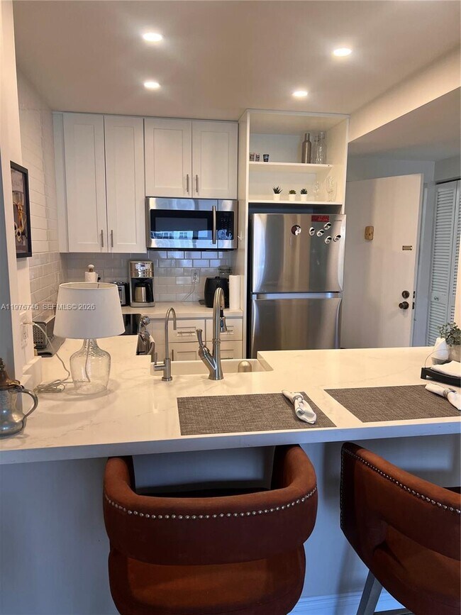 Foto del edificio - 400 N Riverside Dr