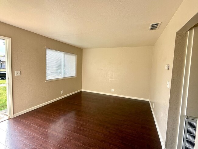 Building Photo - 127 S Yolo St