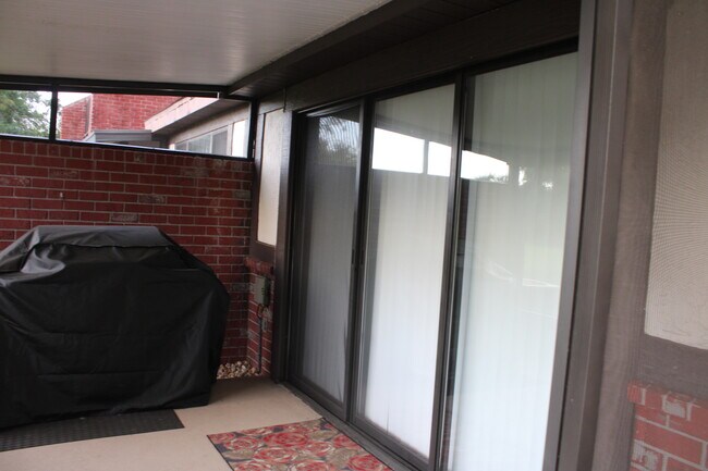 Foto del edificio - 2030 N Carpenter Rd
