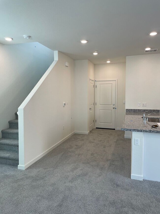 Foto del edificio - NEW SOLAR SMART HOME IN WEST ROSEVILLE!