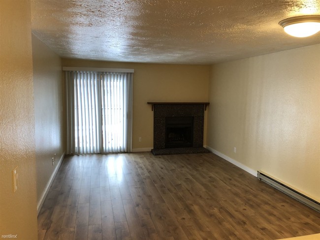 Building Photo - 40 E Pineridge Ct