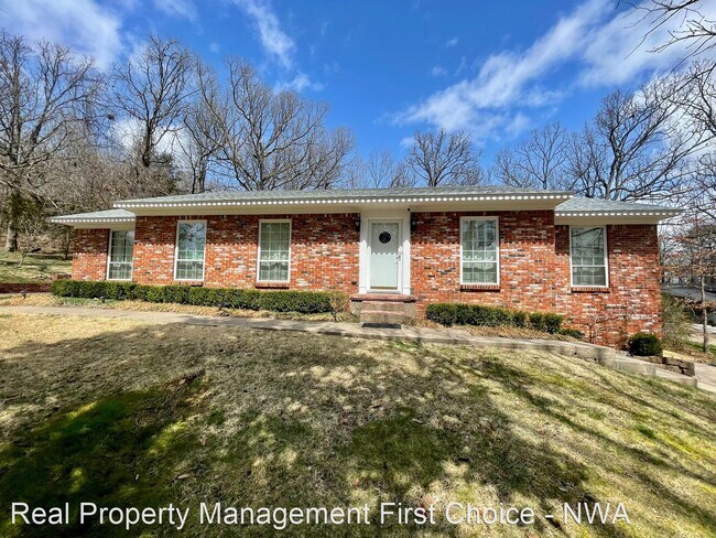 Foto del edificio - 4 br, 3 bath House - 2100 E Manor Dr