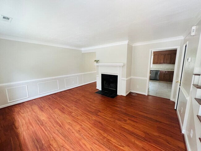 Foto del edificio - 3013 Radcliffe Ln N