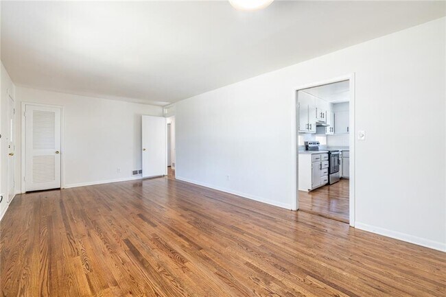 Building Photo - 2058 Green Forrest Dr