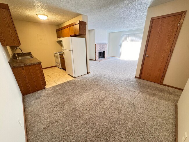 Foto del edificio - 5010 Emerald Dr