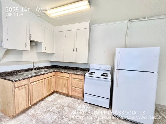 Foto del edificio - 2058 14th Ave W