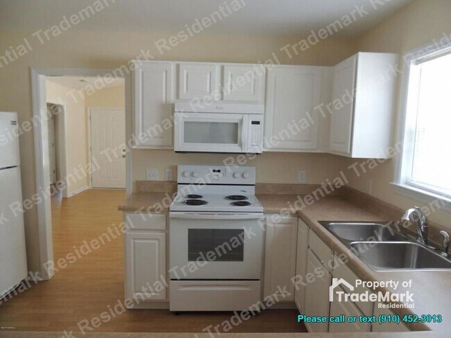 Foto del edificio - 3 Bedroom, 2 Bath House Available Now