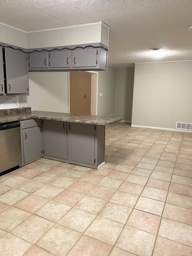 Comedor - 703 Lee St