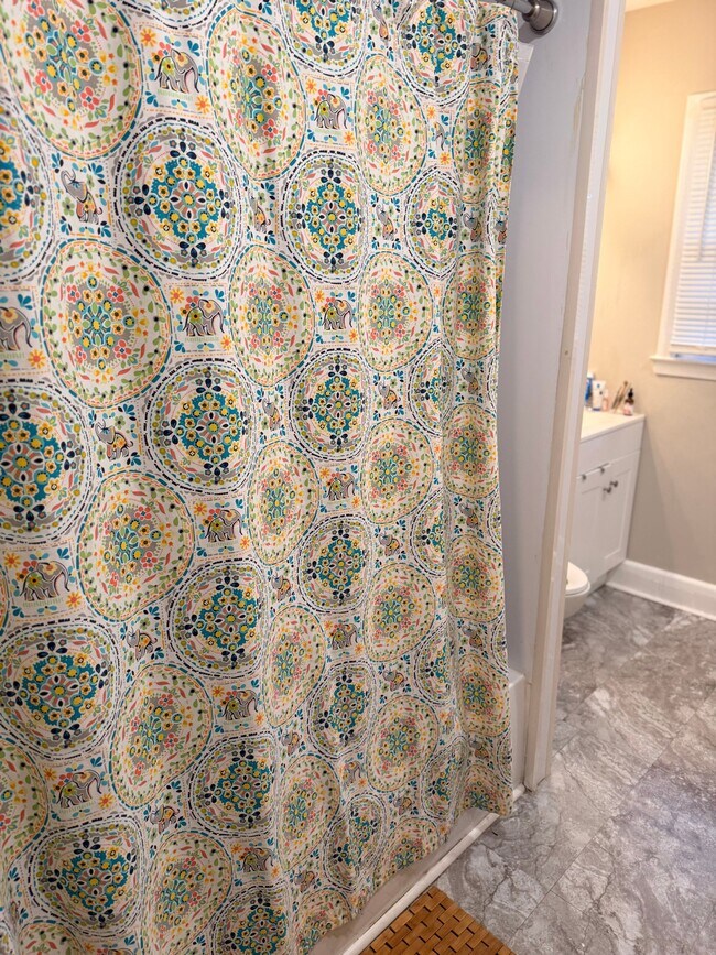 Building Photo - 2559 Clifton Springs Manor