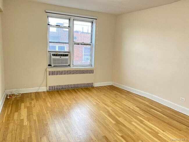 Foto del edificio - 104-20 68th Dr