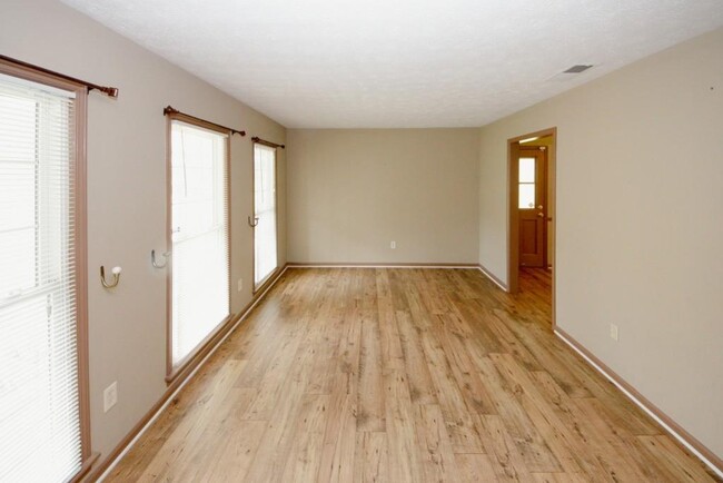 Building Photo - 4033 Scenic Mountain Dr SW