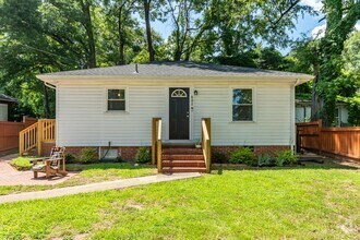 Building Photo - 807 Brye St