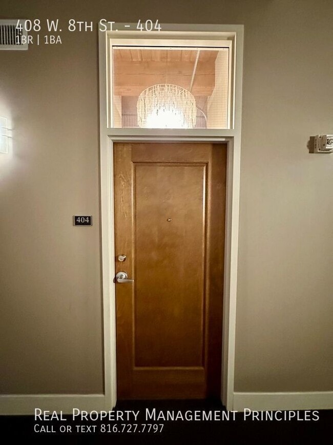 Building Photo - 1 Month's Free Rent! Gorgeous, Unfurnished...