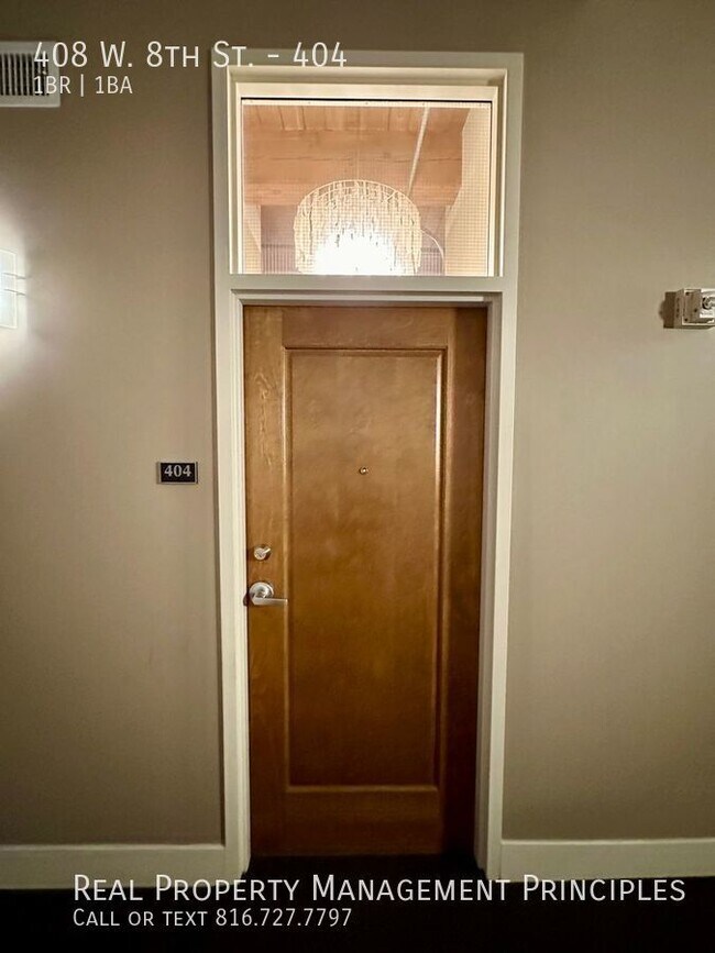 Foto del edificio - 1 Month's Free Rent! Gorgeous, Unfurnished...