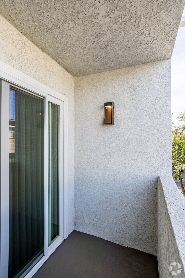 Alon Apartments Los Angeles, CA