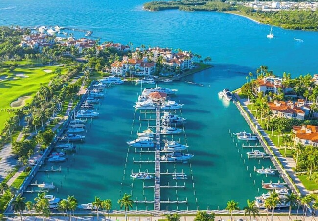 Foto del edificio - 19133 Fisher Island Dr