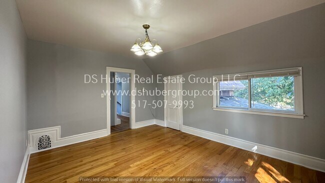 Foto del edificio - 533.5 Seymour Ave