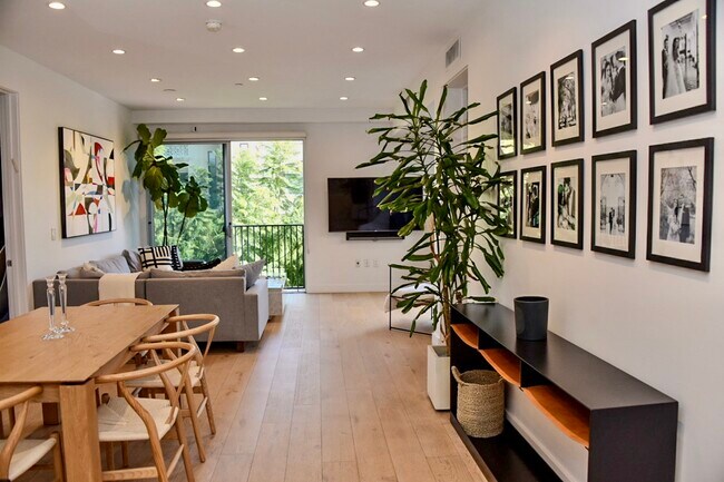 Foto del edificio - 855 N Croft Ave