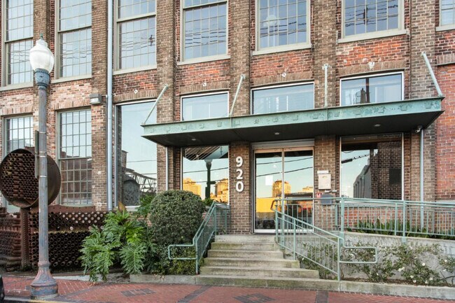Foto del edificio - 920 Poeyfarre St