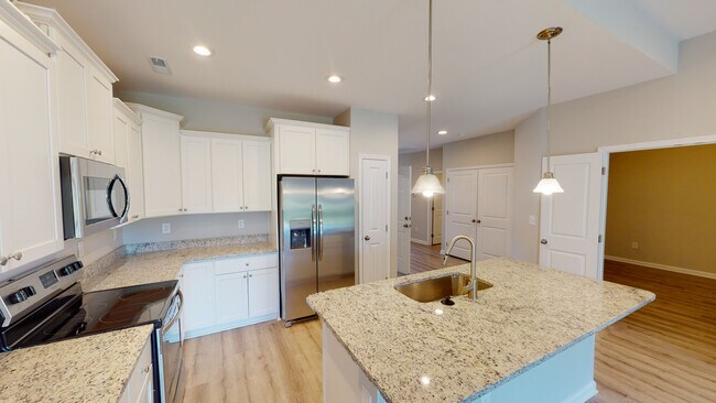 Building Photo - 86 Racquet Club Dr