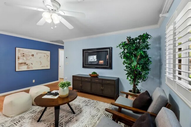 Foto del edificio - Beautiful 4-Bedroom Davis Home — Limited-Time Move-In Special! ? Only $2800/month for the first 6...