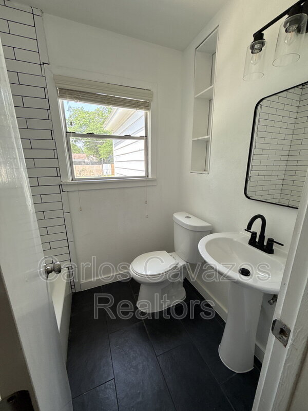 Foto del edificio - 1607 McAdams Ave
